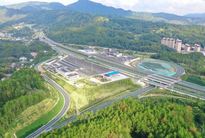 上海至武漢高速公路無(wú)為至岳西段正式建成通車